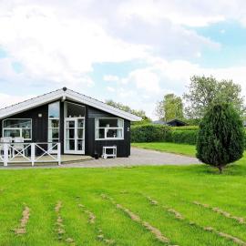 5 star holiday home in Hadsund, хотел в Øster Hurup
