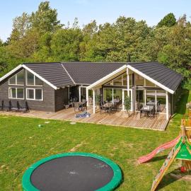 5 star holiday home in Vejby，瓦伊比的飯店