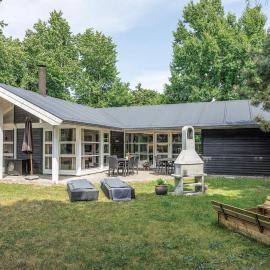 10 person holiday home in Væggerløse-By Traum