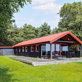 4 person holiday home in Læsø-By Traum, hotelli kohteessa Læsø