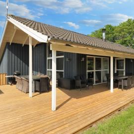 12 person holiday home in Storvorde-By Traum、Egenseのホテル