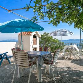 Apartments and rooms with parking space Tucepi, Makarska - 5263, hotel sa Tučepi