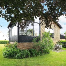 6-Person Holiday Home in Strandby, hotel din Strandby