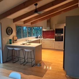 5 Bedroom House in Ngahinapouri, Hotel in Karamu