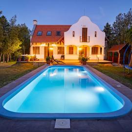 Alma Villa – hotel w mieście Csongrád