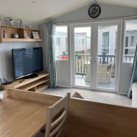 Stylish 3 Bedroom caravan near the Beach, хотел в Уолтън-он-дъ-Нейз
