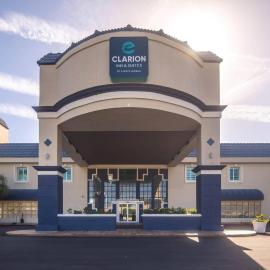 Clarion Inn & Suites Central Clearwater Beach, hotel em Clearwater