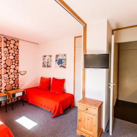 Studio divisible pour 3 pers, prox commerces et pistes, parking gratuit, balcon - FR-1-329-13