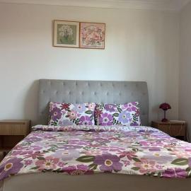 Room 3 Spacious Room with Private Bathroom Walk to Shops, hotel en Kelmscott