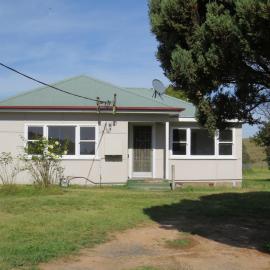 Humble family or workers accom, hotel a Bombala