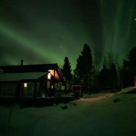 Hytte med jacuzzi i nordlysbyen Alta