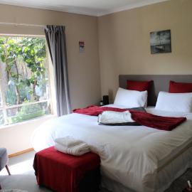 Private En-Suite Room with King XL Bed near OR Tambo