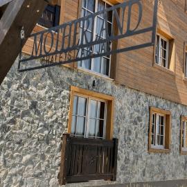 Motherland Chalets, готель у місті Жабляк