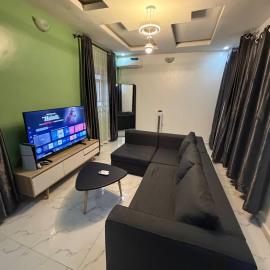 2 Bedroom and 24H Solar Light & Netflix, hotel em Igando