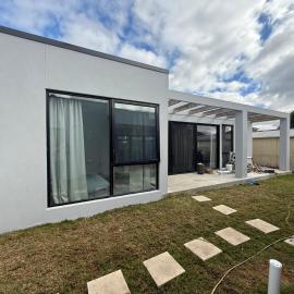 Brand New 1Bedroom Entire House, hotel in Albion