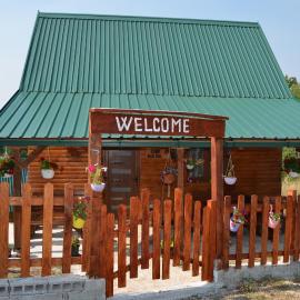 Kamp Gradac - Domrke, hotel din Gacko