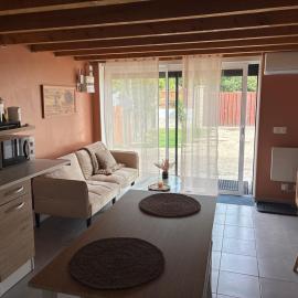 Petit studio chez Mel et Alex, hotel i Gaillan-en-Médoc