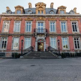 Domaine Du Chateau De La Neuville, hotel em Tihange