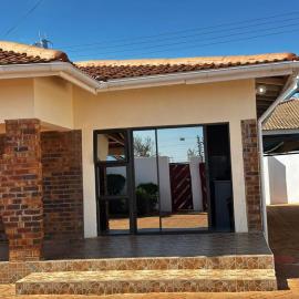The Golden Palace, hotel a Northlea
