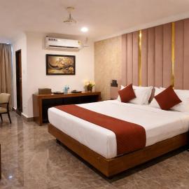 IndiGo Line Hotel- Banjara Hills Beside Paradise Biryani، فندق في حيدر أباد