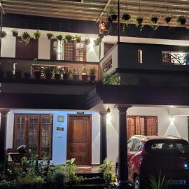 Aashiana, 4 bedroom homestay, 1st floor with balcony garden, hotell i Ernakulam