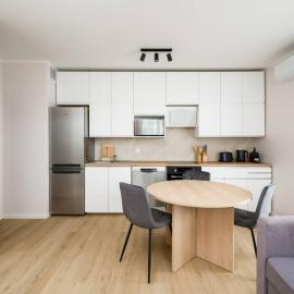 Wrocław Three Bedroom Apt - Parking, AirCon & Balcony by Rentujemy