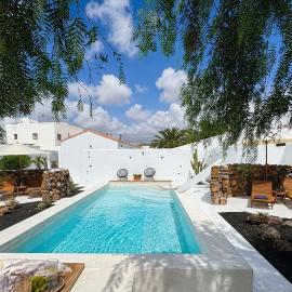 CASITAS SANTA RITA Adults Only Oasis with Heated Pool & Private Patios, hotel u gradu Guatiza