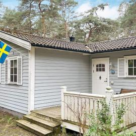 6 person holiday home in YNGSJÖ-By Traum, Hotel in Yngsjö