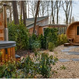 Bungalow Hazel with Private Hot Tub and Sauna
