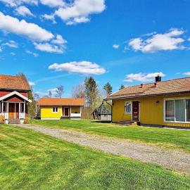 4 person holiday home in LJUSDAL-By Traum, hotel em Ljusdal