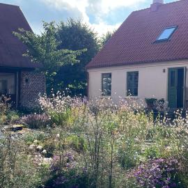 Stylish Swedish farmhouse, хотел в Borrby