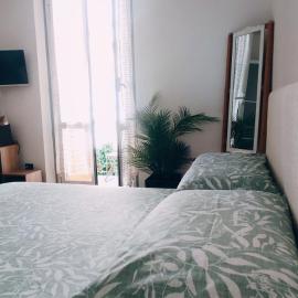 Casa Vitto Spazioso Bilocale, Air Conditioning , Wi-Fi, near Train Station and Airport