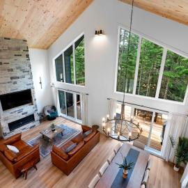 Luxury 4BR Chalet Hot Tub & Sauna Sleeps 14