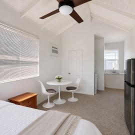 BEACHaus Cottage -Pool- 2 Blocks from Beach