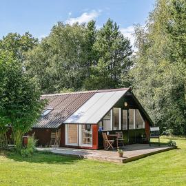 4 person holiday home in Oksbøl, Hotel in Øster Vrøgum