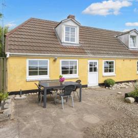 6 person holiday home in Ringkøbing-By Traum