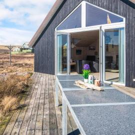 8 person holiday home in Lemvig-By Traum, hotelli kohteessa Lemvig