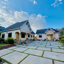 Spacious 4BR Apartment near Kilimanjaro Airport โรงแรมในBoma la Ngombe