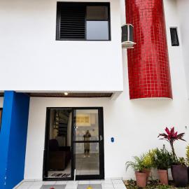 Triplex White em Caiobá-Matinhos-Pr a 200 mt do mar โรงแรมในมาติญอส