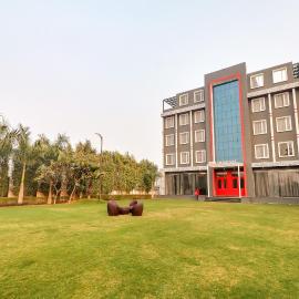 Super Townhouse Jashn，勒克瑙的飯店