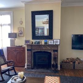 Large home in the heart of Warburton, hotel u gradu Vorburton