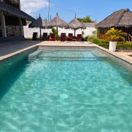 La villa de mon coeur: Dzamandzar şehrinde bir otel