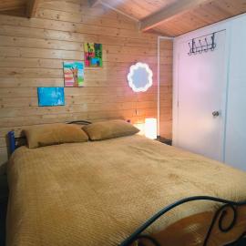 Gorgeous Cabin Private Entrance & Ensuite, hotel i Queenstown