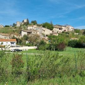 Maison dans village calme