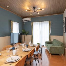 20 minutes from Nagoya Station Up to 17 guests 4 bedrooms Parking for 1 car 2 toilets 1 bathroom 1 shower room, hotel in Kiyosu