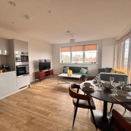 Central Staines Riverside Apartment with Free Parking