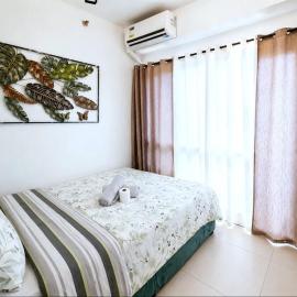 Cozy 1BR Tagaytay Condo Staycation with Balcony, near Sky Ranch, Taal View、タガイタイのホテル