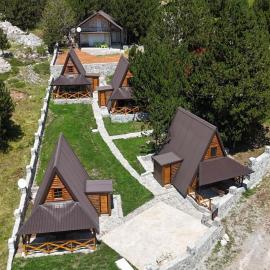 Vikendice Pod Hum Kučka Korita: Korita şehrinde bir otel