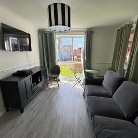 1 Bed Apartment - City Centre - M69 - Shops