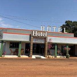 Hotel Santa ELVIRA, hôtel à Juscimeira